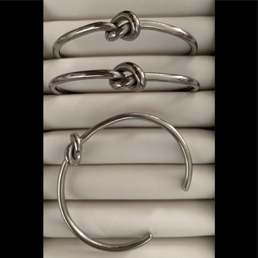 NEW💕💕Silver Knot Bangle